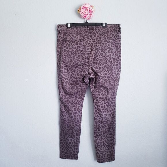 Good American Good Legs High Rise Jeans in Gray Leopard‎ - Picture 8 of 9